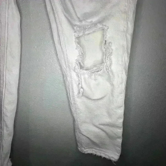 American Eagle Mom Straight Jean White Destroyed high rise stretch, Size 10 - Picture 2 of 16